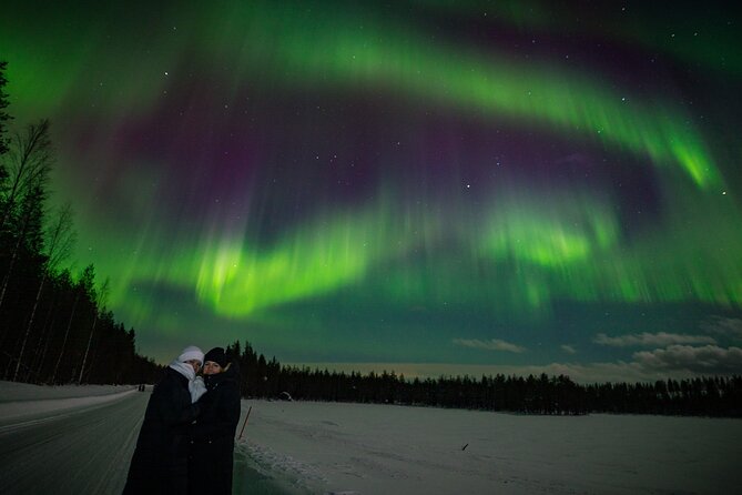 Northern Lights Hunting Photo Tour in Small Group (Max 8 Persons) - Group Size Limit