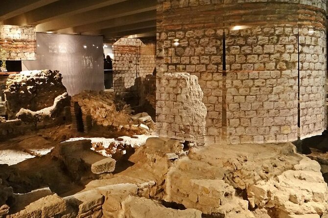 Notre Dame Outdoor Walking Tour With Crypt Entry - Meeting Point