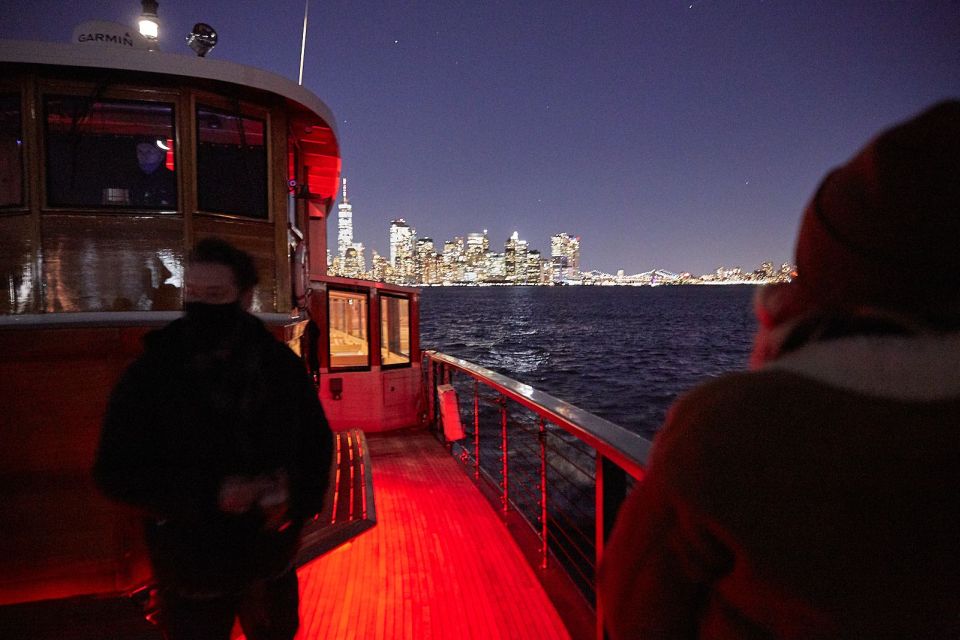 NYC: City Lights Yacht Cruise With Drink Included - Experience Highlights
