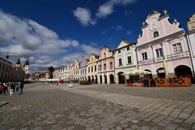 One Way Transfer From Prague to Vienna With Optional Stop at Telc (Unesco) - Questions