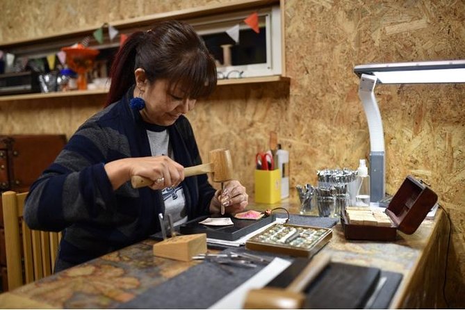 Only Here in Hokkaido! "Ika-Charm" for Souvenir! Leather Craft Experience - Crafting Leather Souvenirs