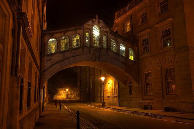 Oxford PRIVATE Pub and City Evening Walking Tour - Logistics and Transportation