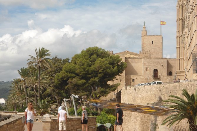 Palma De Mallorca Half Day Sightseeing Tour With Transfers - Assistance and Inquiries Information
