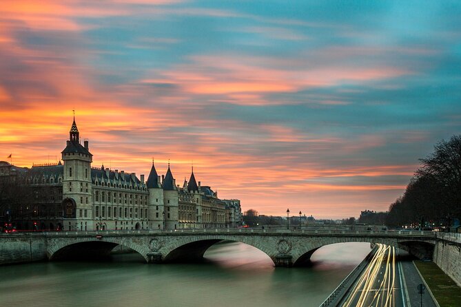 Paris Highlights Exploration Notre Dame & Ile De La Cité Quarter - Architectural Wonders of Ile De La Cité