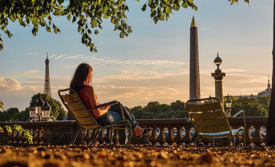 Paris: Highlights Walking Tour With an LGBTQ Perspective - Iconic Landmarks Visit