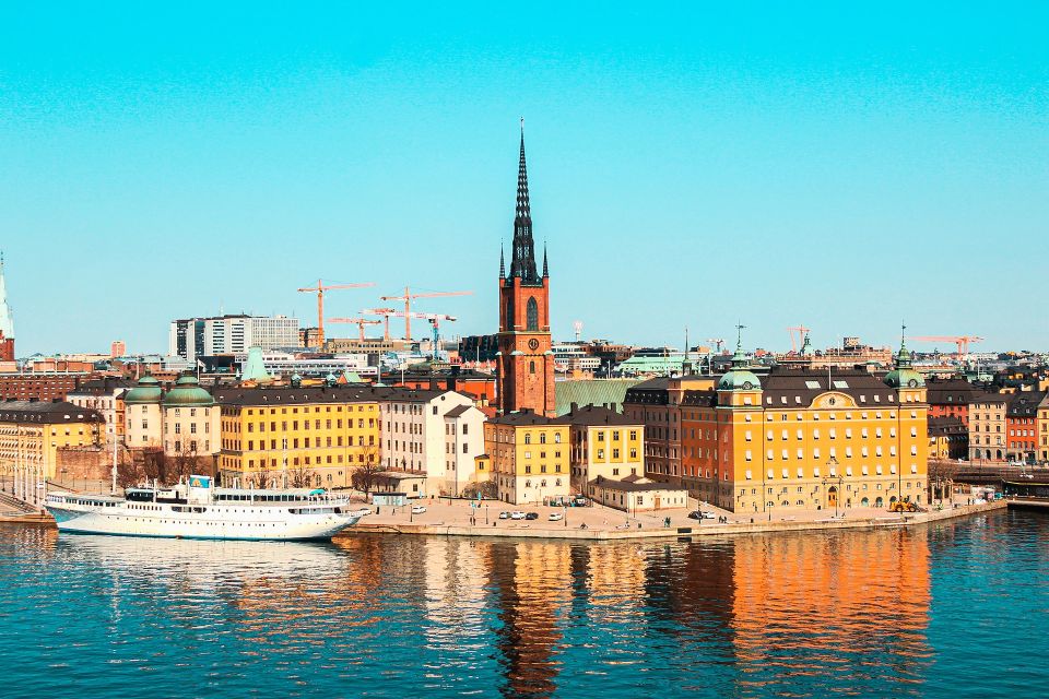 Photo Tour: Stockholm Famous Landmarks Tour - Duration and Language