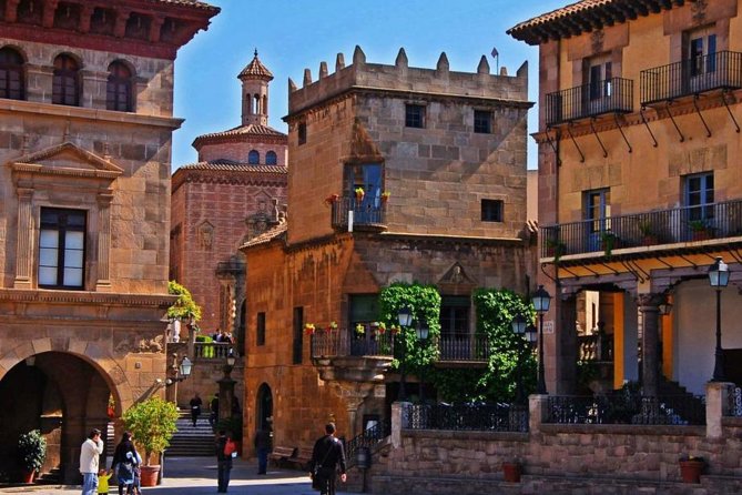 Poble Espanyol Private Tour in Barcelona With Pick up and Drop off - Traveler Benefits