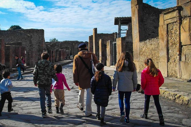 Pompeii Private Tour for Families - Benefits of a Private Tour Guide