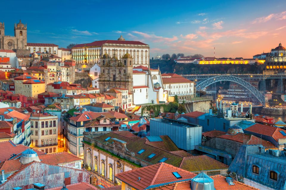 Porto: First Discovery Walk and Reading Walking Tour - Tour Description