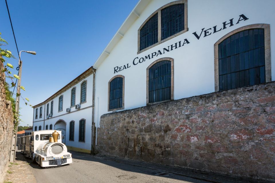 Porto: Old Town Walking Tour Wine Cellar and Tastings - Meeting Location Details