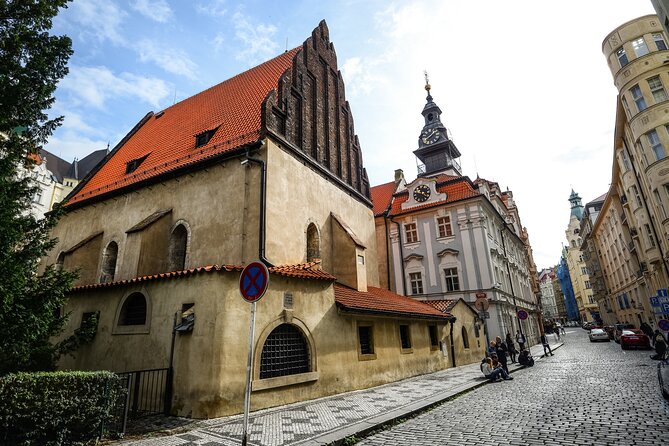 Pragues Old Town and Charles Bridge Private Walking Tour (Right Riverbank) - Inclusions and Meeting/Pickup Information