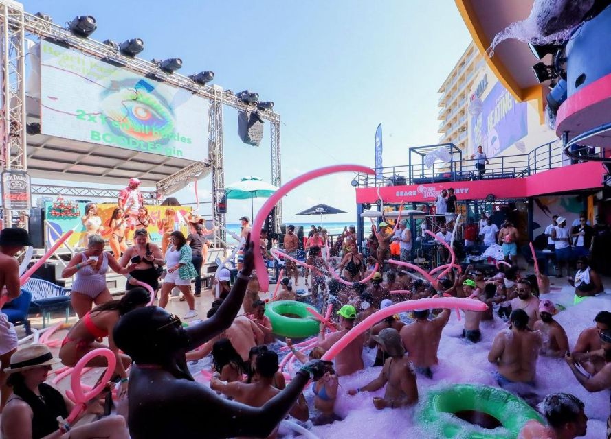 Premium Beach Party Coco Bongo - Experience Highlights