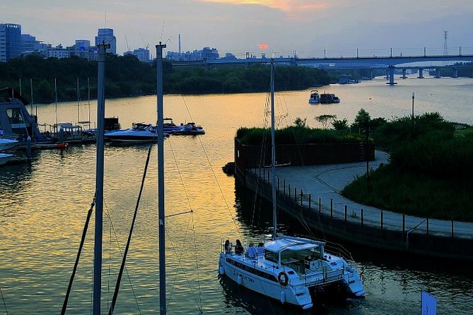 Private Catamaran Yacht Tour in Han River - Tour Overview