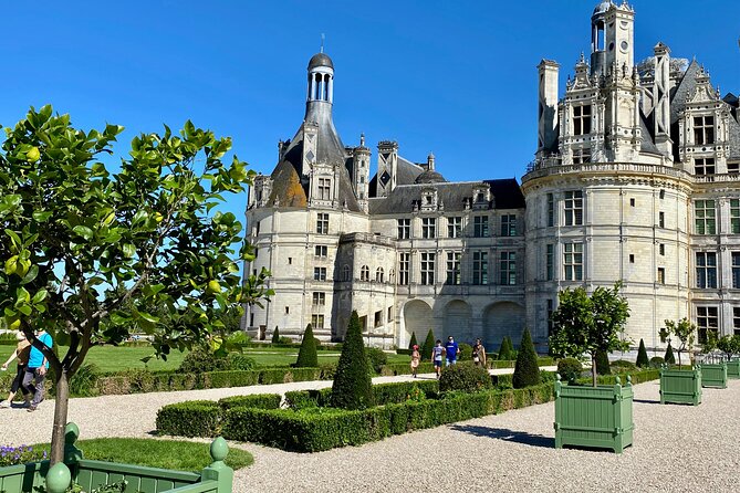 Private Chambord, Chenonceau, Da Vinci Clos Lucé Trip From Paris - Meeting and Pickup
