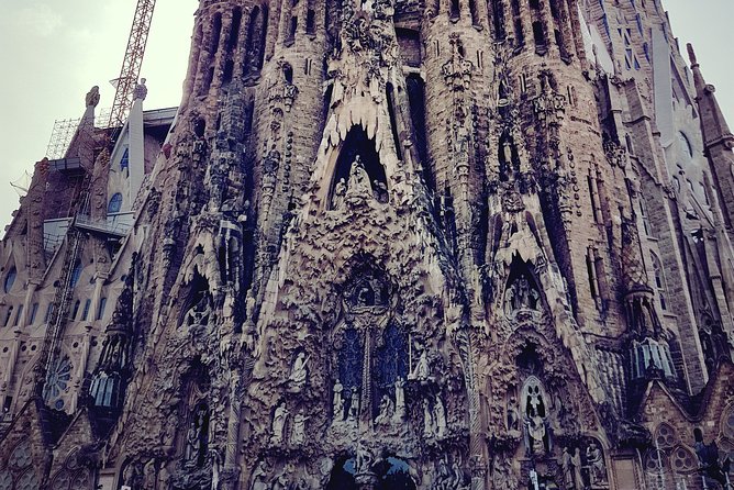 Private Complete Gaudi Experience in Barcelona (2 Days) With Hotel Pick up - Gaudi Tour Highlights