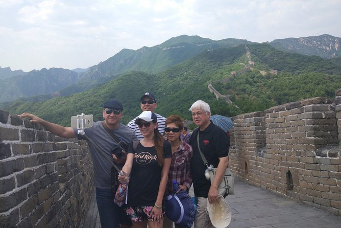 Private Day Trip to Mutianyu Great Wall & Chaoyang Acrobatic Show in the Evening - Customer Experience and Reviews