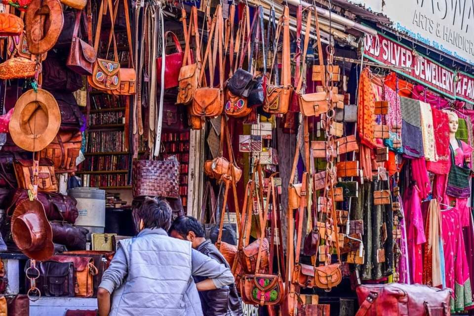 Private Half Day Jaipur Shopping Tour With PickUp - Market Exploration and Pickup
