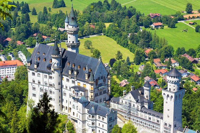 Private Instagram-Tour to Neuschwanstein & Linderhof Castle With Bavarian Lunch - Meeting, Pickup, and Cancellation Policy