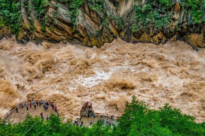 Private Lijiang Day Trip to Upper Tiger Leaping Gorge and Black Dragon Pool - Inclusions