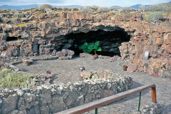 Private Luxury Tour of Jameos Del Agua and Cueva De Los Verdes in Lanzarote - Tour Authenticity Verification