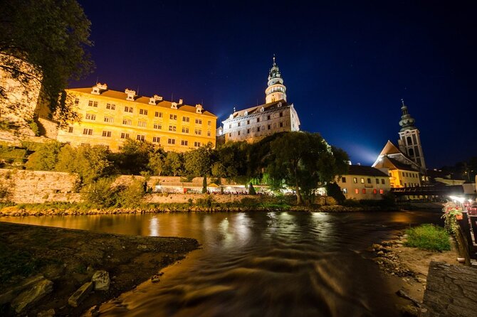 Private One Way Transfer From Cesky Krumlov to Vienna - Vehicle Options and Amenities