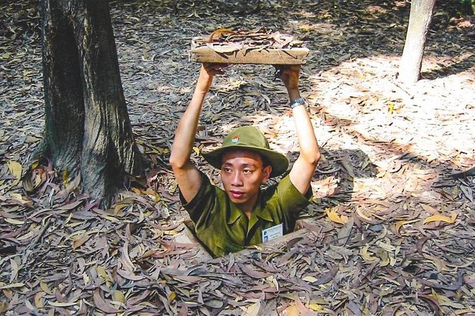 Private Tour - Cu Chi Tunnels 1/2 Day With Experienced Guide - Guide Expertise