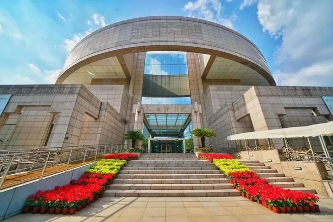 Private Tour:Shanghai Museum, Yu Garden, the BundDinner in Oriental Pearl Tower - Museum Exploration