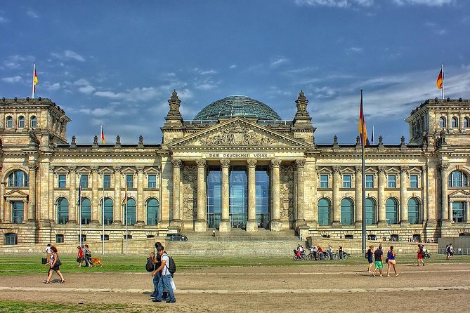 Private Transfer From Nuremberg to Berlin With 2h of Sightseeing - Pricing and Refund Policy Details
