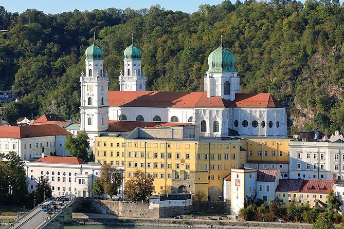 Private Transfer From Passau to Prague - Service Overview