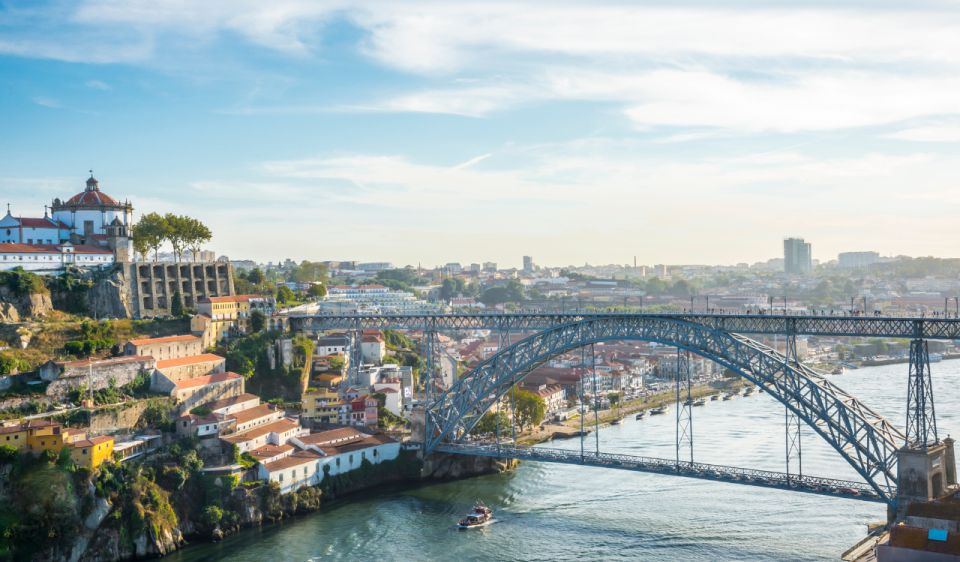 Private Transfer in and Out of Porto - Experience Details