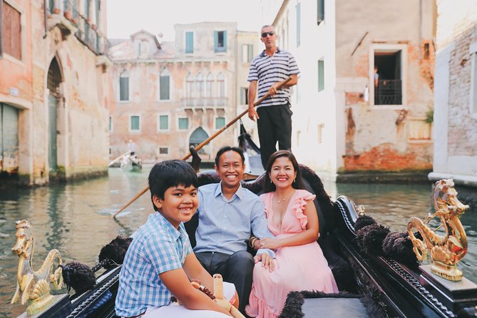 Private Vacation Photography Session With Local Photographer in Venice - Overview and Logistics