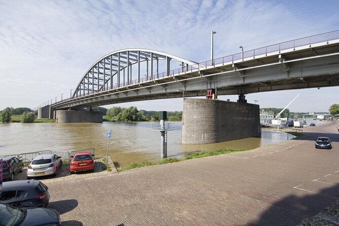 Private WW II Tour: Nazi Concentration Camp & Battle of Arnhem - Common questions