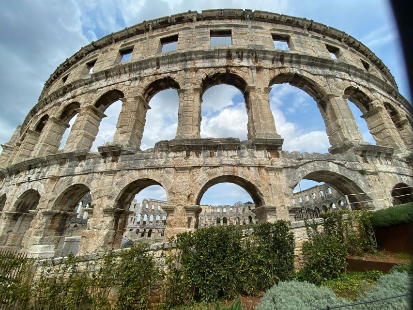 Pula Essentials Evening Tour - Group Size and Meeting Point