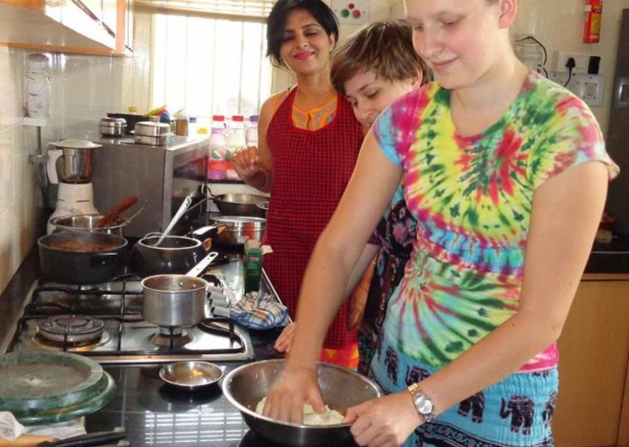 Pune: Traditional Cooking Classes & Dinner With Chef Family - Interactive Cooking Session With Local Chef