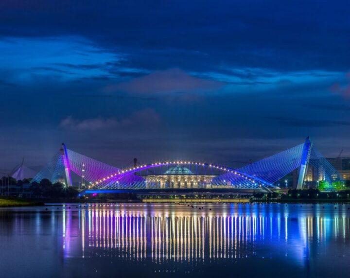 Putrajaya Visit and Lake Cruise: Tour From Kuala Lumpur - Tour Experience