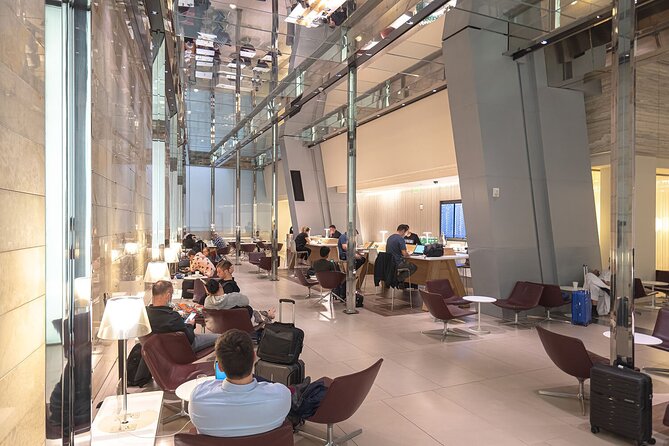 Qatar: Doha Hamad International Airport (DOH) Al Maha Lounge - Inclusions and Amenities