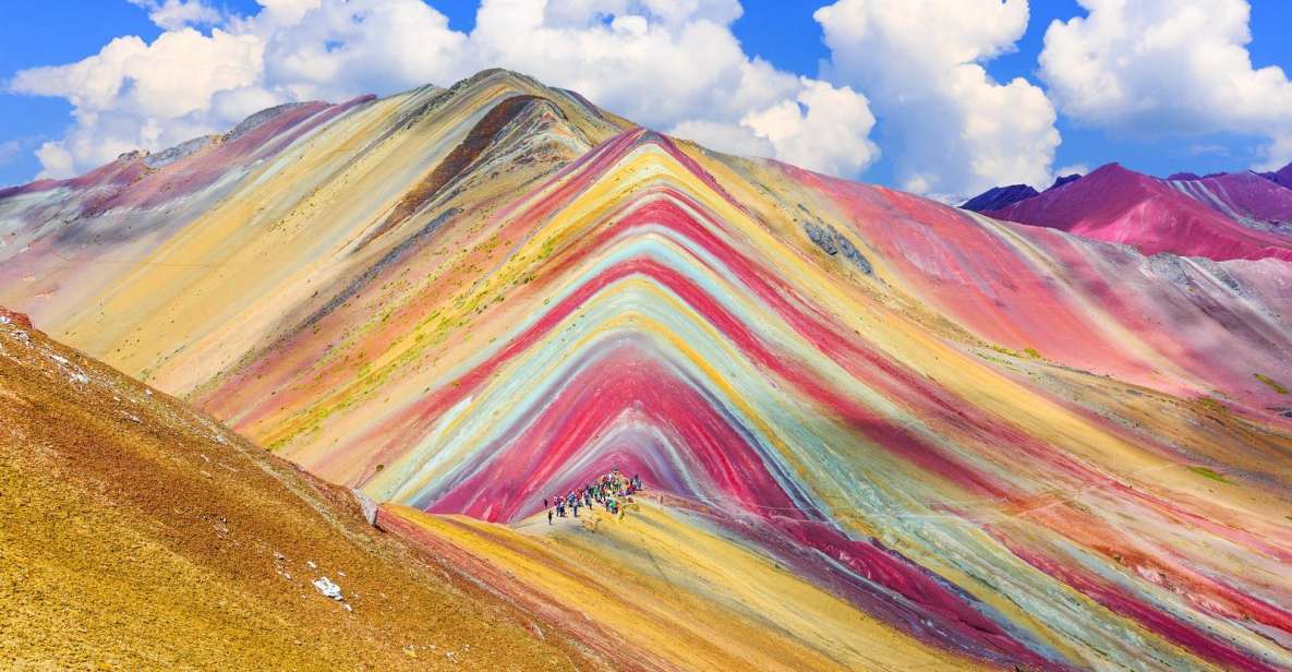 Rainbow Mountains - Montaña De 7 Colores - Discovering Perus Diverse Flora and Fauna