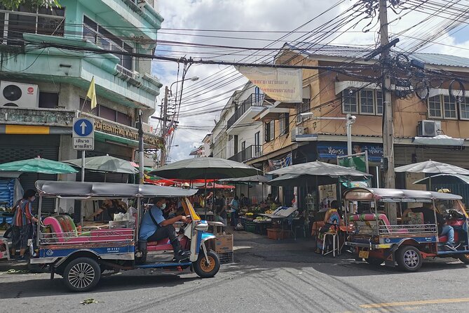 Rides on Thai Tuk-Tuk & Michelin Street Food Tasting - Riding the Traditional Thai Tuk-Tuk