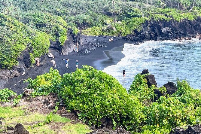 Road to Hana, Black Sand Beach, Waterfalls & Turtles Tour - Communication Challenges and Solutions