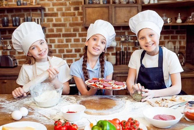 Rome For Kids: Small Group Pizza Making Class - Family Enjoyment