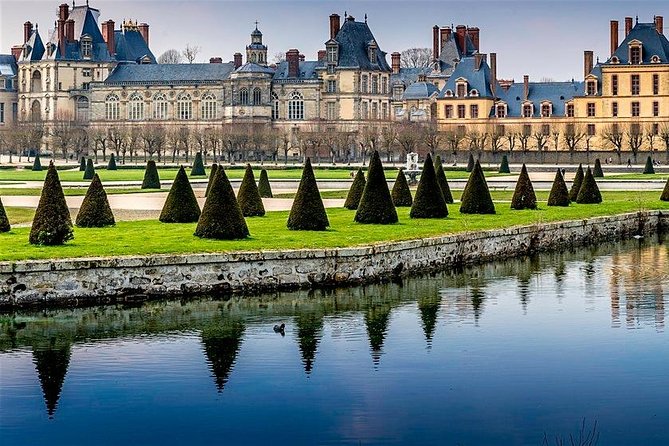 Round Transfer to Fontainebleau and Vaux Le Vicomte From Paris - Booking Information
