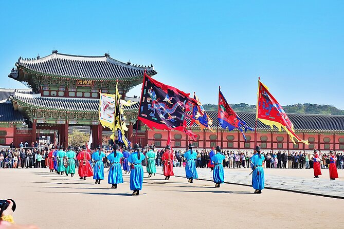 Royal Palace and Traditional Villages Wearing Hanbok Tour - Itinerary Details