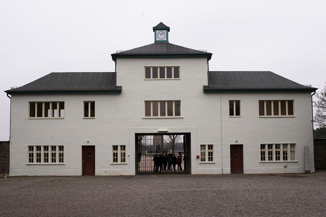 Sachsenhausen: Concentration Camp Memorial Private Tour - Overview of Sachsenhausen Memorial Tour