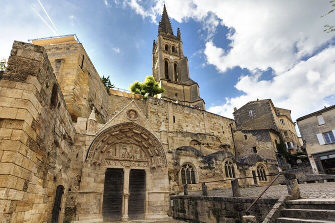 Saint-Émilion : Private Walking Tour & Magnificent Views - Itinerary Overview