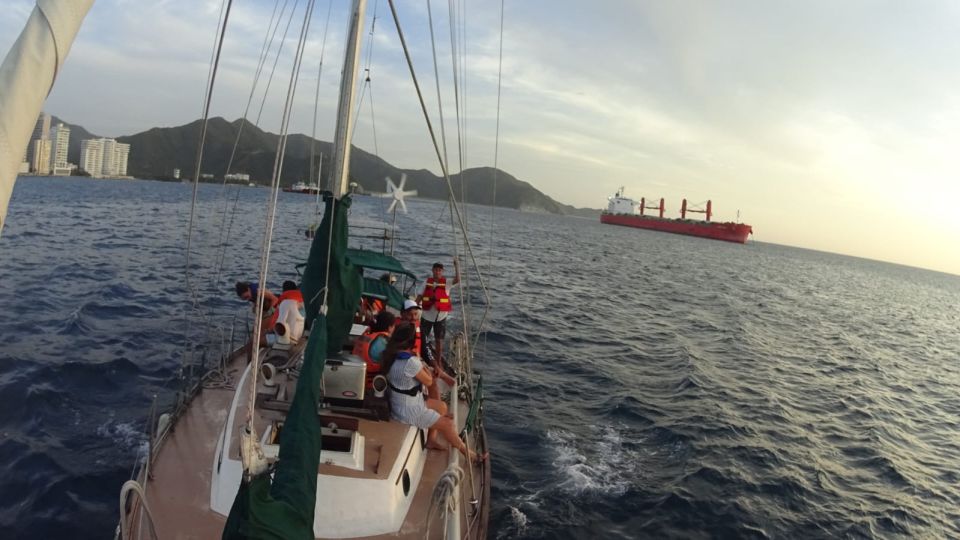 Santa Marta Bay: Sunnset on a Sail Boat - Experience Details