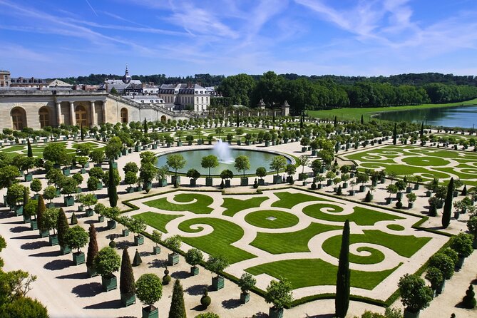 Skip-the-line Versailles Palace Half-Day Guided Tour - Group Size and Experience
