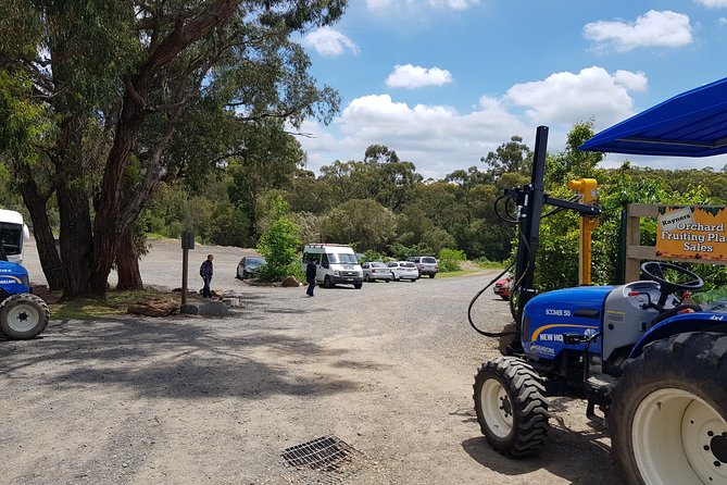 Small-Group Tractor Tour at Rayners Orchard From Melbourne - Itinerary Overview