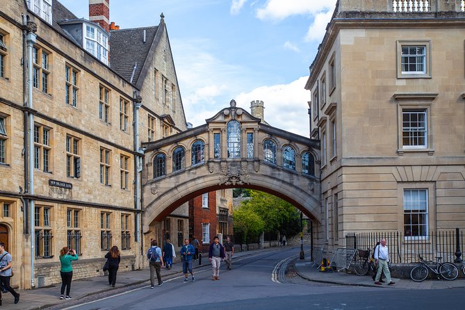 Social Distancing Specialised Oxford University Walking Tour With Student Guides - Student Guides