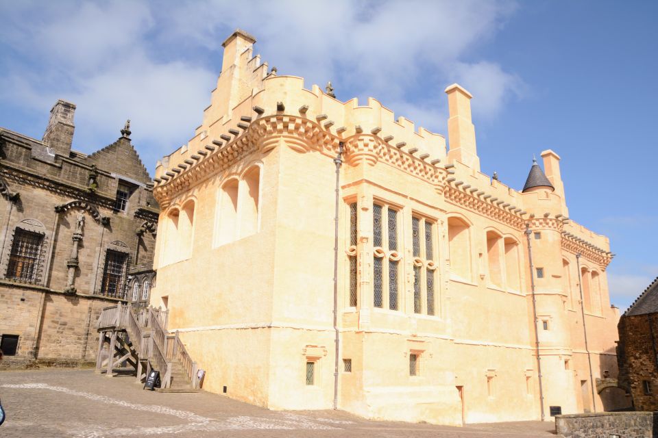 Stirling Castle: Skip-the-Line Guided Tour in Spanish - Experience Highlights