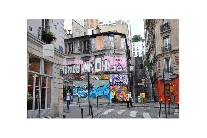 Street Art in Montmartre, Between History and Modernity - Exploring Modern Techniques and Styles